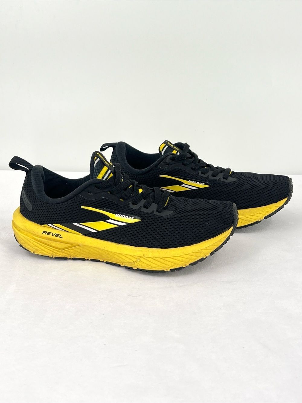 Brooks Revel 6 Pittsburgh Marathon Black Yellow Running Shoes Mesh Women 7.5